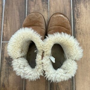 Tan Uggs